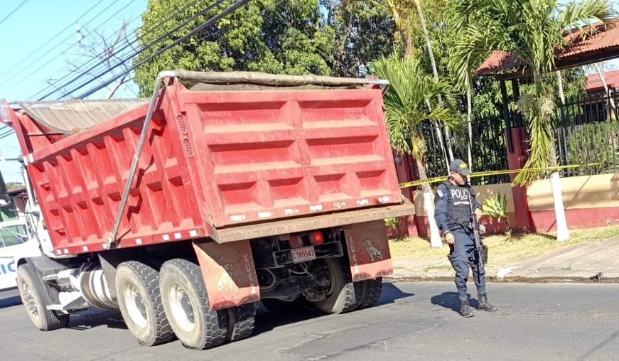 Una joven de 28 años falleció al ser atropellada por una vagoneta en la Guácima