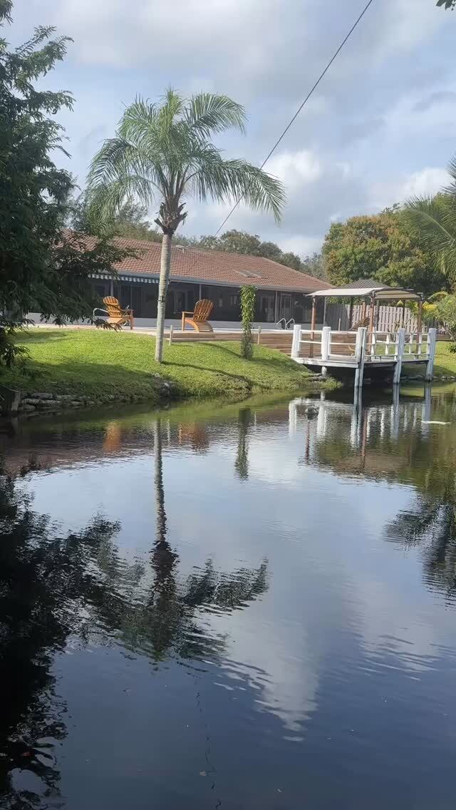 Lynda Díaz dejará en unos meses la mansión en la que vive actualmente en Miami para irse a vivir a otro chozón más retirado de la ciudad y que tiene muelle, canopy y un hermoso lago.