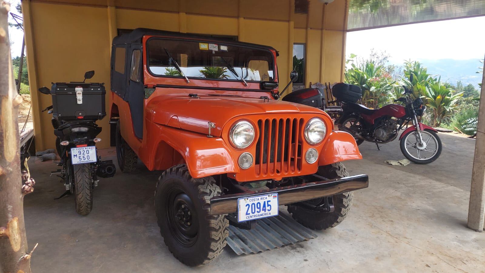 Un jeep willys modelo 65 es la adoración de Diego Quesada y ama este carro desde que nació. Cortesía.