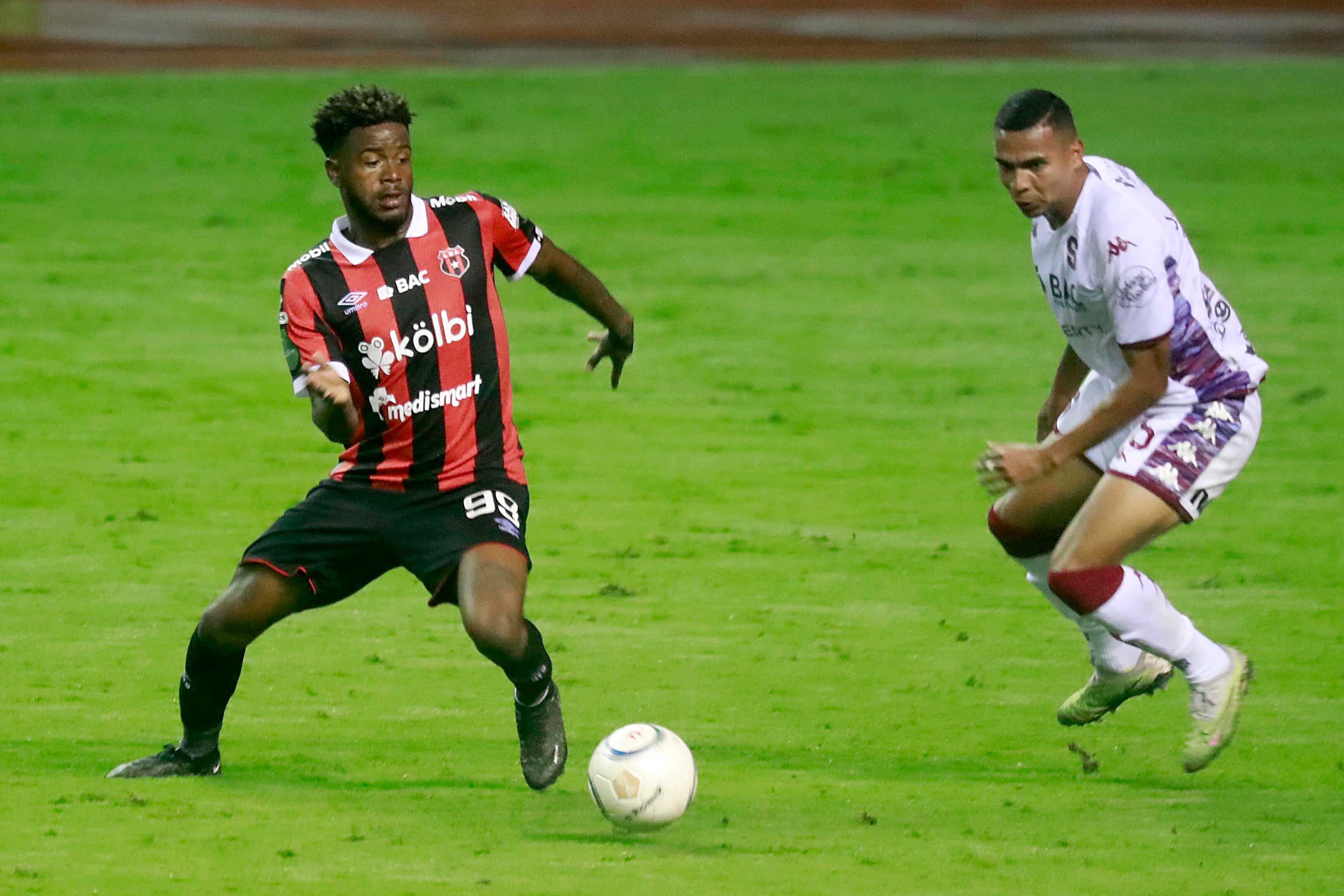 18/11/2023     Estadio Nacional, La Sabana. La Liga Deportiva Alajuelense y el Deportivo Saprissa se enfrentaron este sábado en una nueva edición del Clásico Nacional. Se dio en la final del Torneo de Copa, a estadio casi lleno, con la presencia de las dos aficiones más grandes del país.