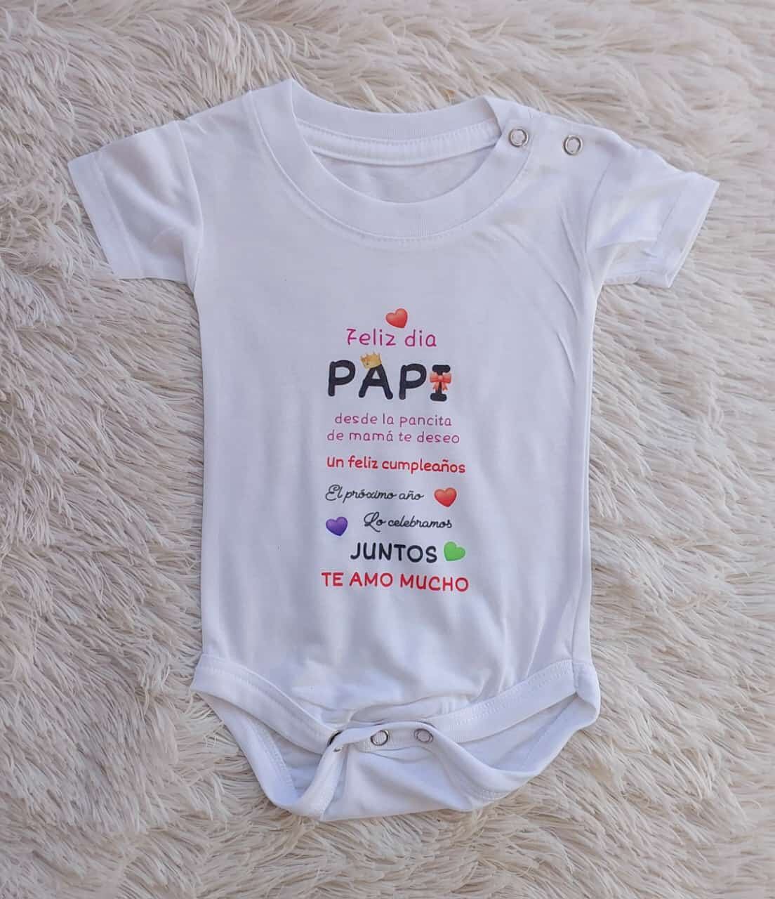 Una mamá de 21 años, Darling Peralta, llora desconsolada y sin parar porque el bebito de 40 semanas se le murió en la pancita. Denuncia que su bebito falleció por negligencia de los doctores del Hospital San Rafael de Alajuela