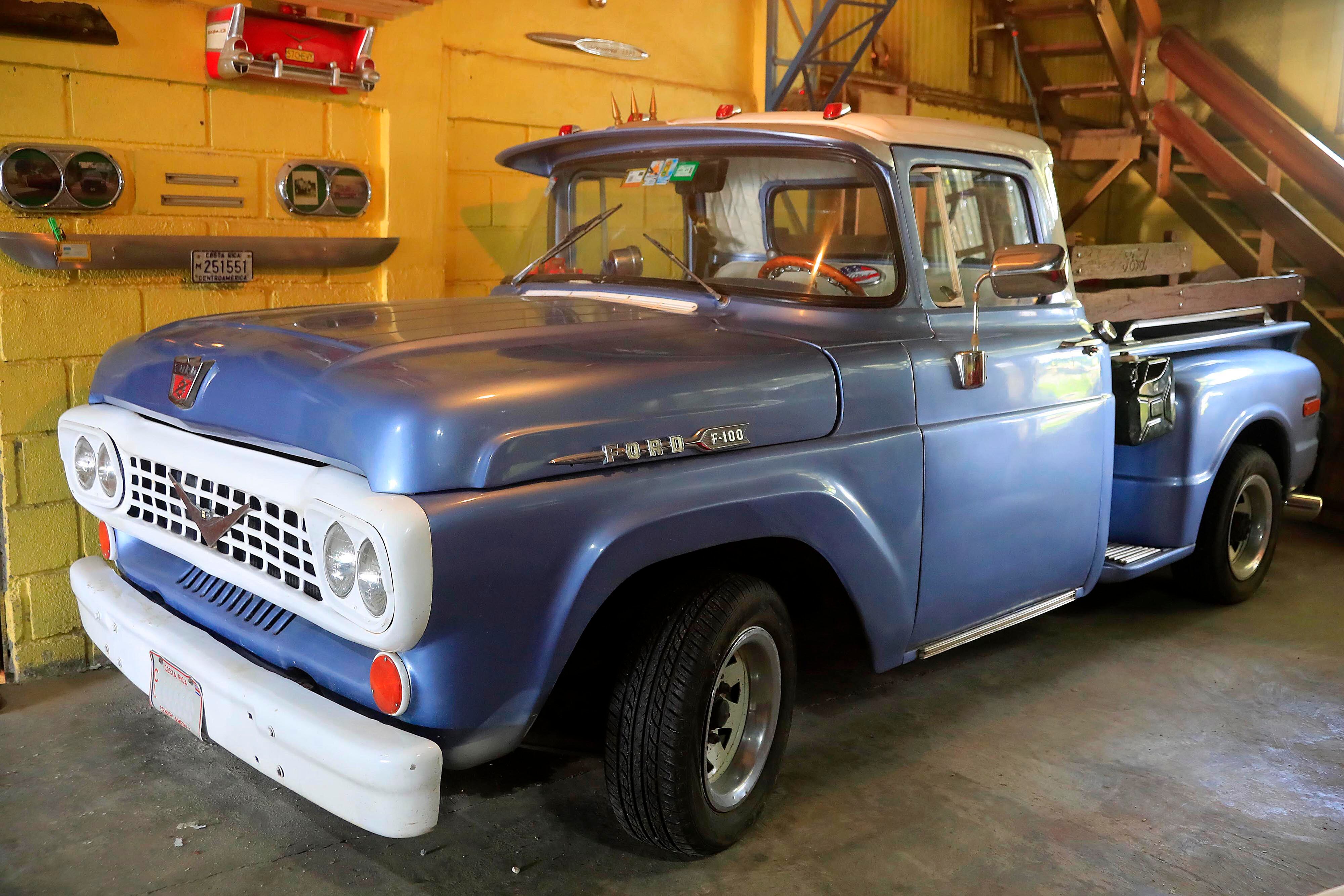 28/09/2023 El Bosque de Oreamuno, Cartago. José Joaquín Ulloa Jiménez mostró su pick-up Ford F100, modelo 1958, para la sección El Chuzo de la Semana, en La Teja.