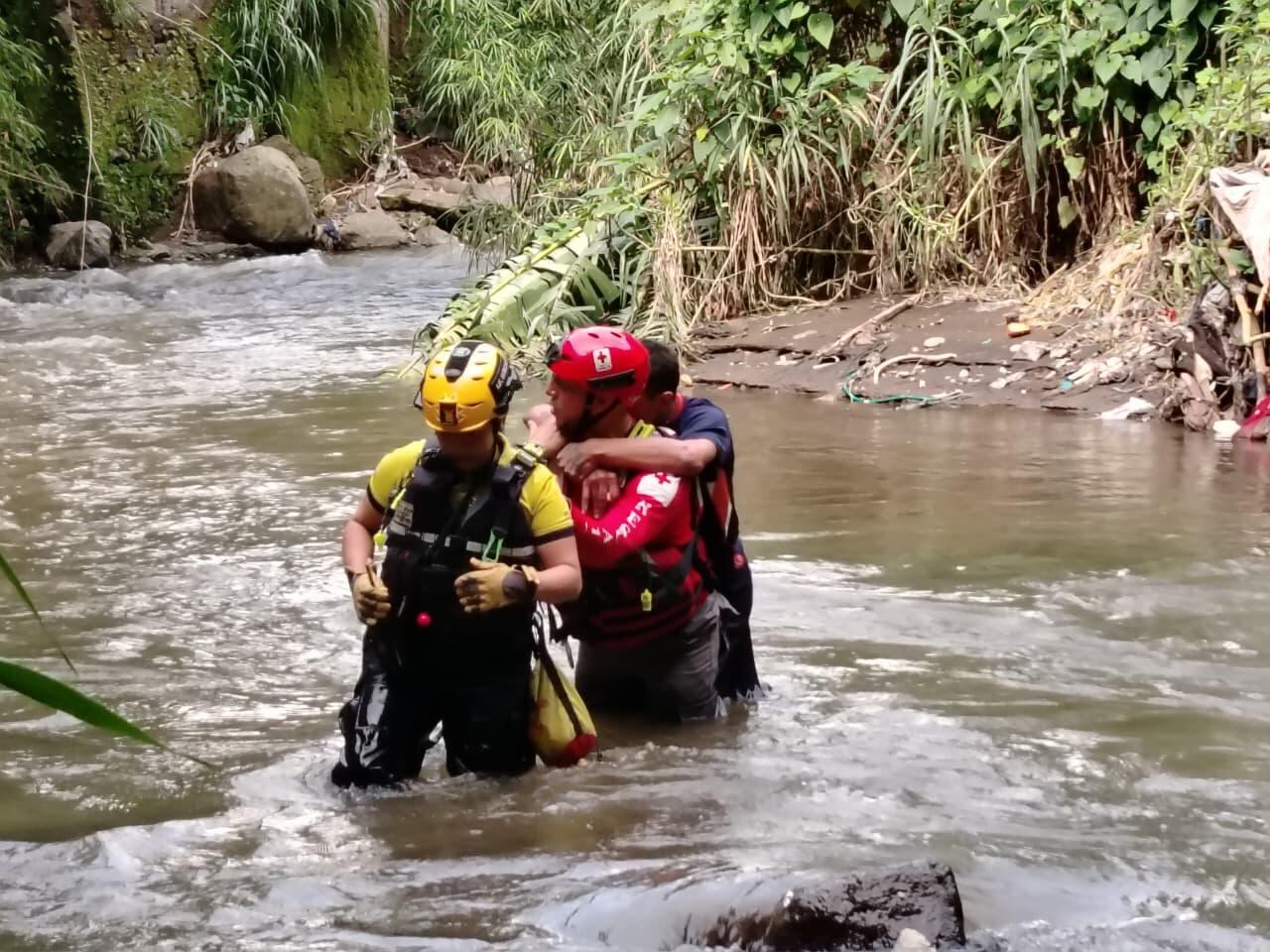 Un hombre fue rescatado en el río Torres en Guadalupe