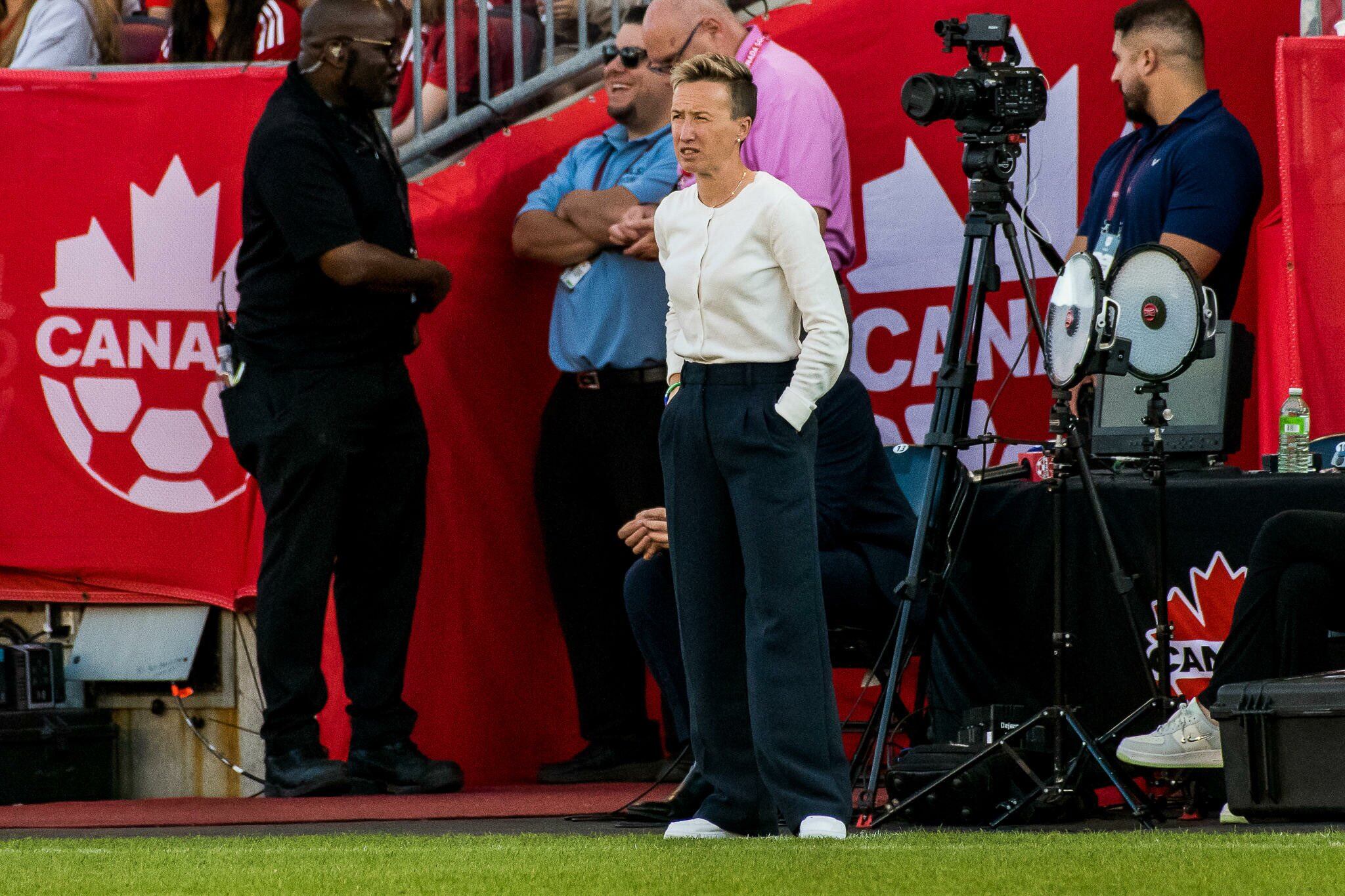 Bev Priestman fue sacada de su cargo tras un escándalo de espionaje a un rival durante los Juegos Olímpicos. Foto: Twitter