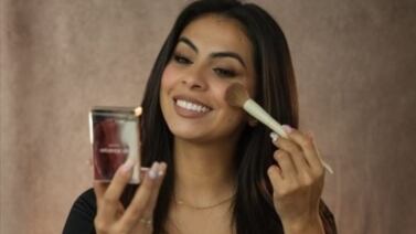 Tica se grabó pintándose el cuerpo con cosas alusivas a la patria y el video se hizo viral