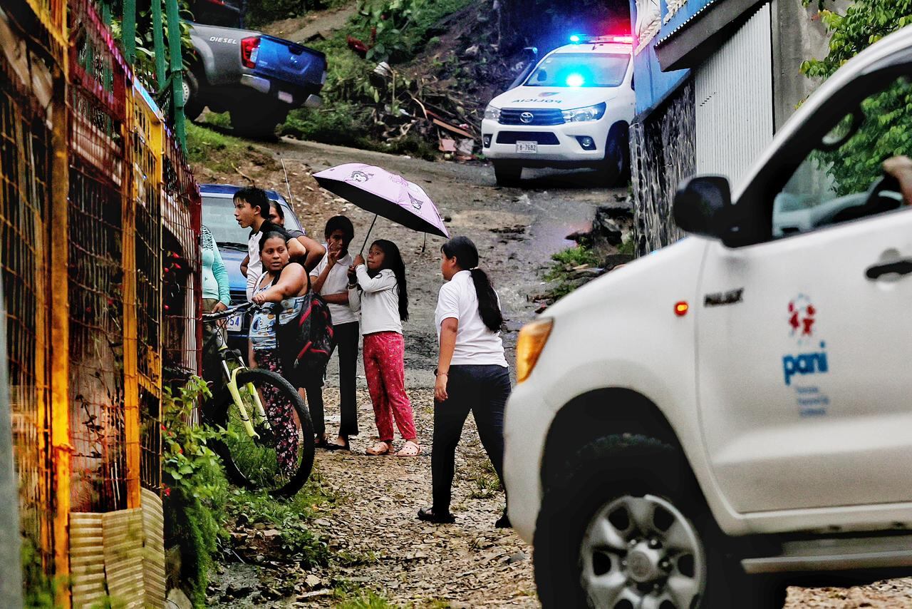 Niño sepultado por terraplén