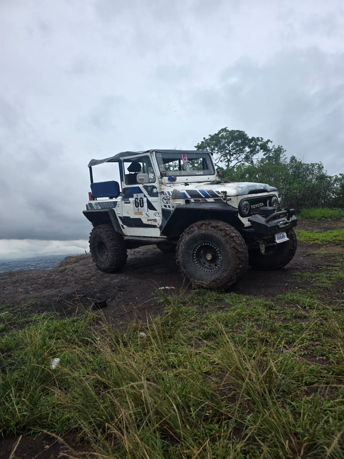 Andrés Juárez Mora vive enamorado de su Toyota Land Cruiser de 1976.