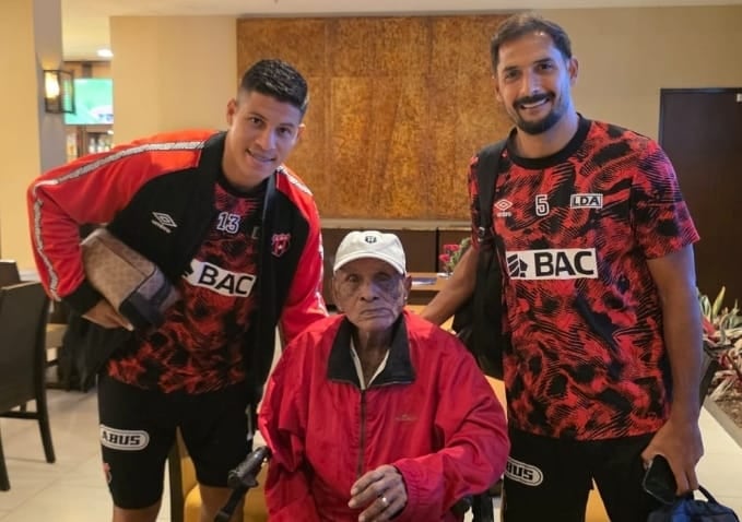 Don José Flores, el tico más longevo del país