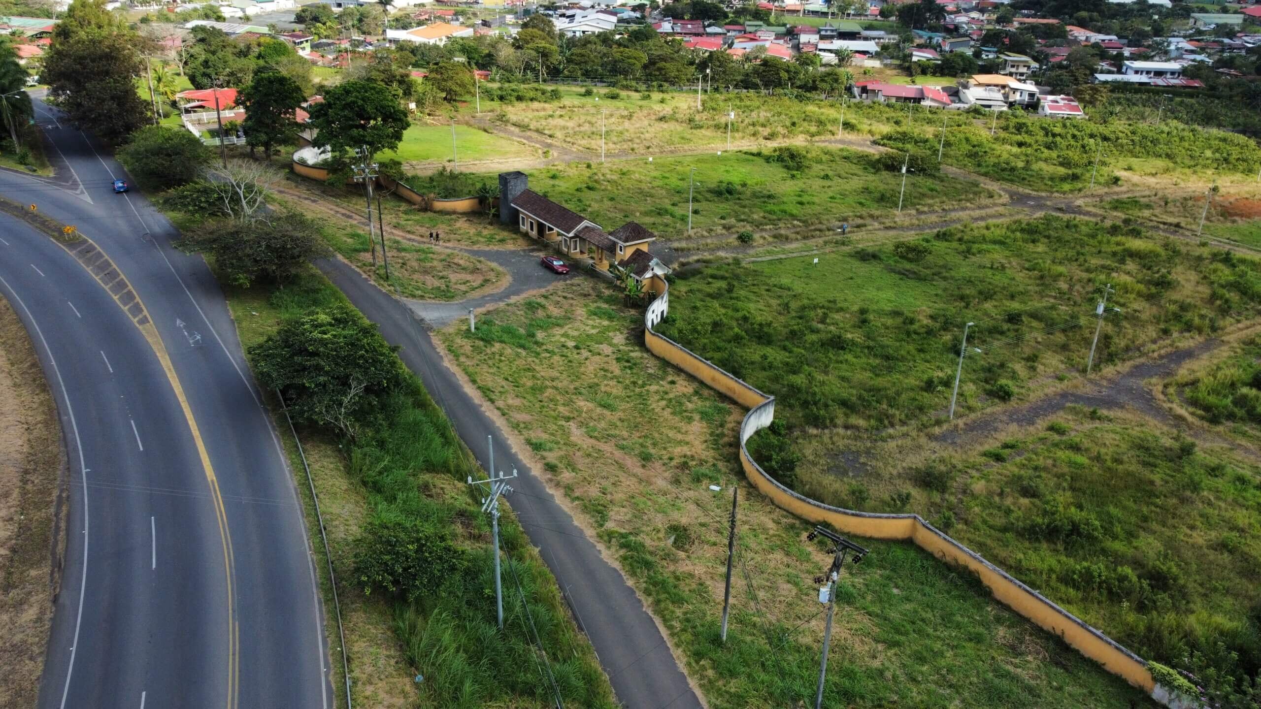Coopealianza tiene varios lotes a la venta a buenos precios, para aquellas personas que están en busca de una casa o un terreno para construir su vivienda.