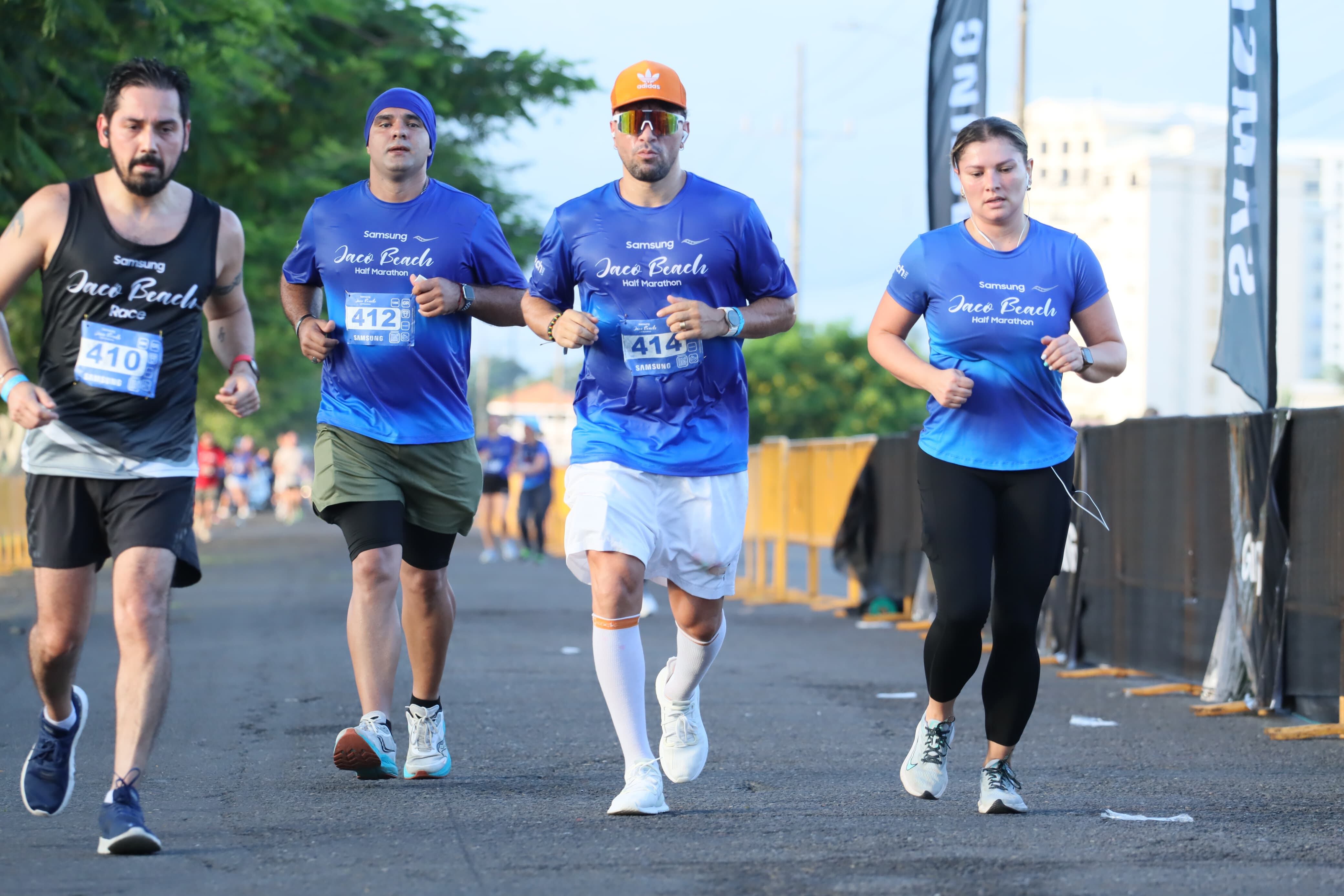 Christian Bolaños se sumó a la Media Maratón de Jacó.