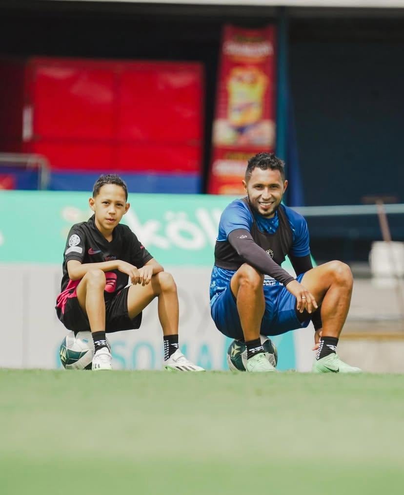 Nachito, el hijo de Allen Guevara, juega en la U-12 de Alajuelense.