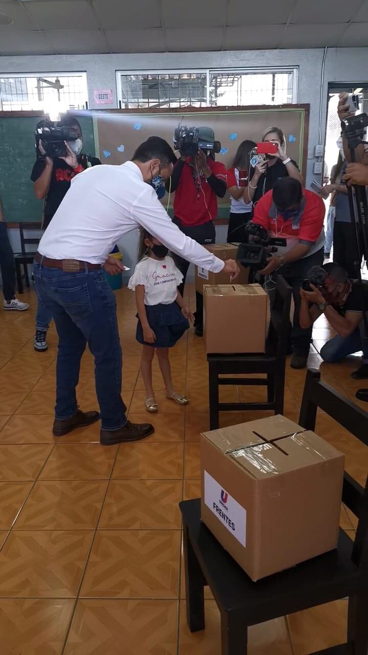 Erwn Masís Pedro Muñoz votó en la convención del PUSC del 2021