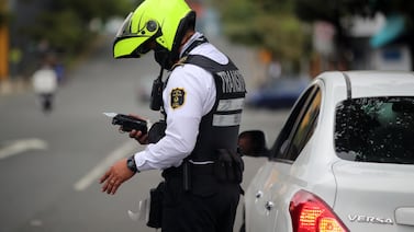 Cada 18 minutos un conductor es multado por estar mal estacionado, ¿sabe de cuánto es la multa?