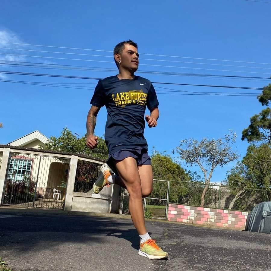 Ariel Hernández Carrillo, de 28 años, era un joven deportista que murió en un fatal accidente de tránsito en la autopista General Cañas. Foto: Tomada de Run 506 Latinoamérica