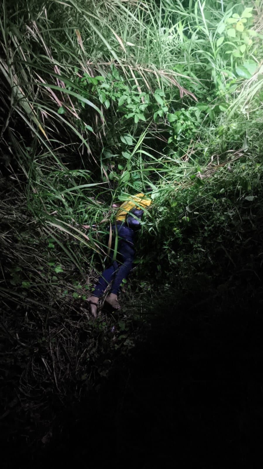 Accidente entre vehículo y motocicleta deja un saldo de dos fallecidos en Daytonia, en el cantón de Talamanca, Limón