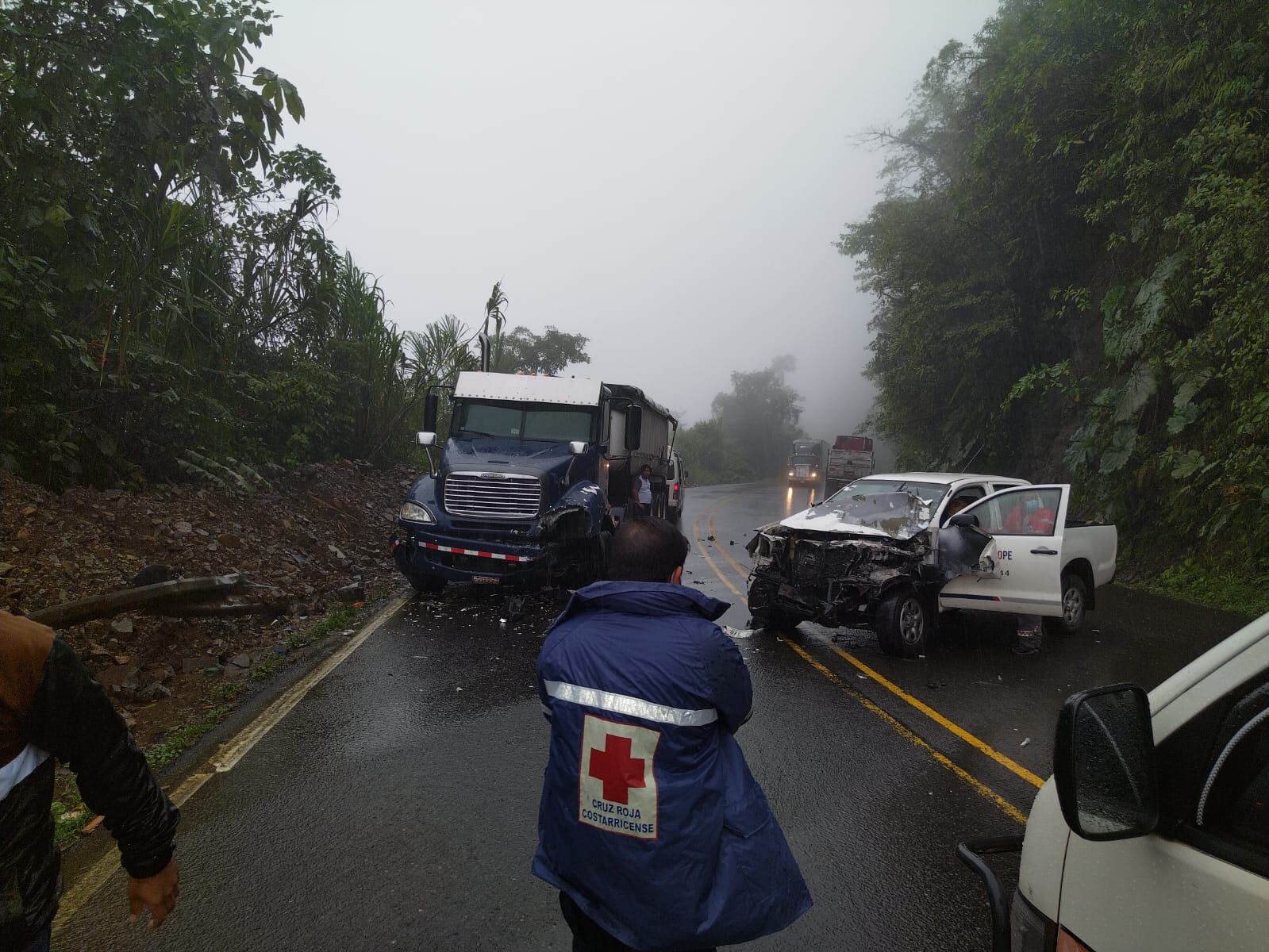 Empleado de Recope herido por choque en ruta 32. Foto cortesía.