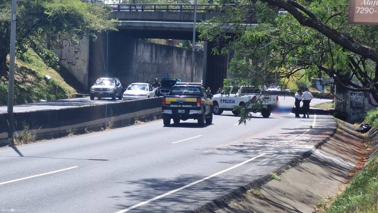 El mortal accidente ocurrió pocos metros antes de la salida a la ruta 27. Foto Facebook.
