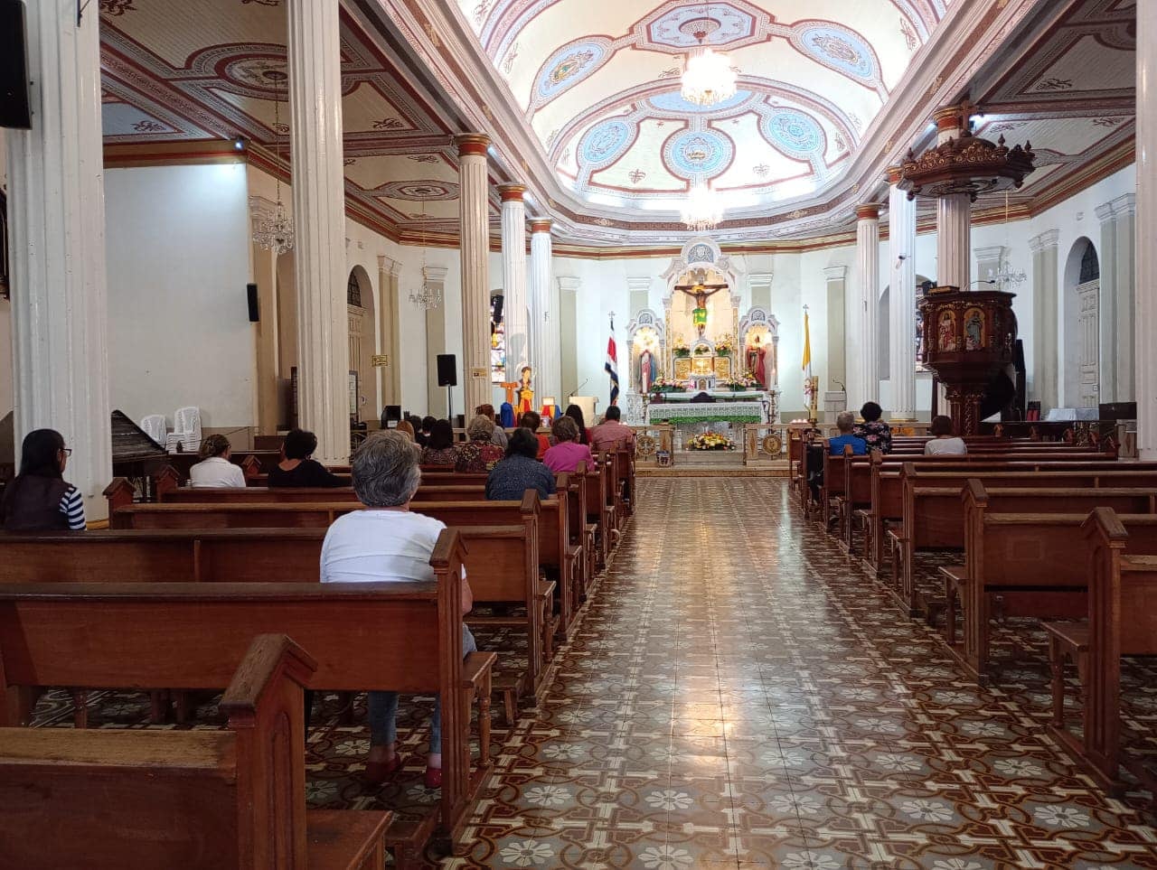 En el Santuario Nacional Santo Cristo de Esquipulas en Alajuelita están trabajando para poder reconstruir las aulas de catequesis y la bodega de la Pastoral Social. Para cumplir con ese proyecto ocupan ₡240 millones de colones.