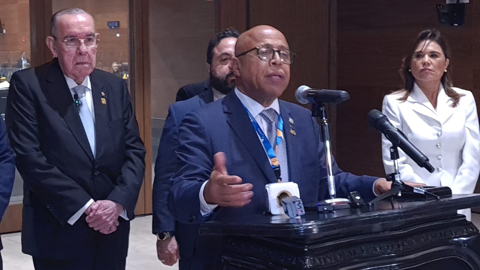 Alfredo Pacheco, presidente del Congreso de República Dominicana, se confundió con el nombre de Costa Rica en pleno discurso diplomático.