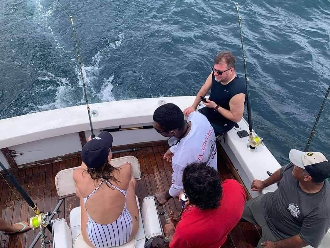 Por estas fotos el doctor, Rodrigo Marín, director de vigilancia de la Salud del ministerio de Salud, fue crucificado en redes sociales
