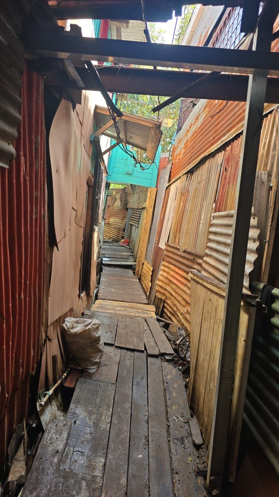 Casas cayeron en río en Guarari en Heredia