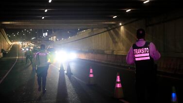 Accidente fatal: conductor a alta velocidad impacta dos autos y causa la muerte de un hombre