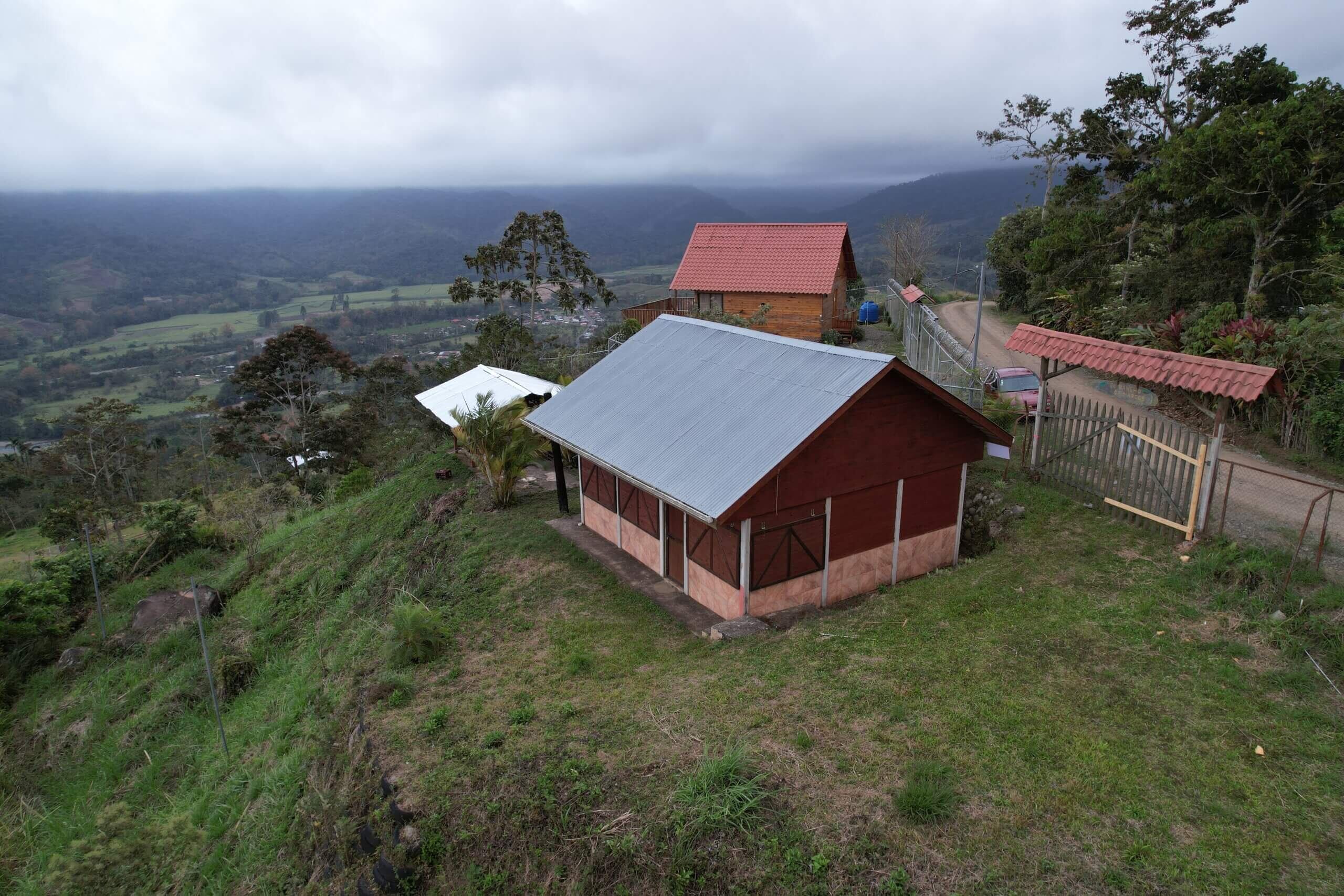 Coopealianza tiene varios lotes a la venta a buenos precios, para aquellas personas que están en busca de una casa o un terreno para construir su vivienda.