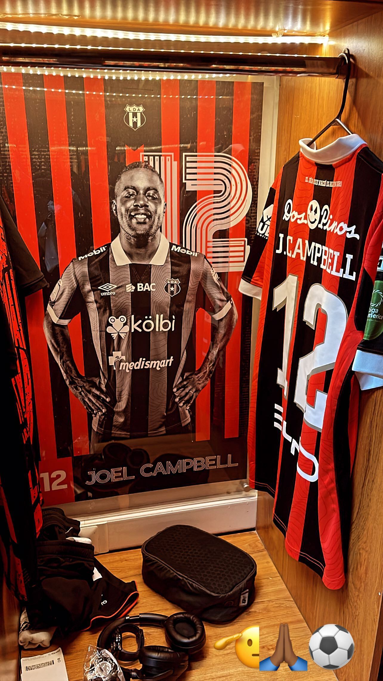 Joel Campbell subió esta imagen que deja dudas si jugará esta miércoles o no.