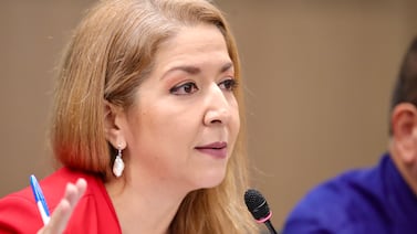 Ministra de Salud justifica gastar un platal para viajar en primera clase