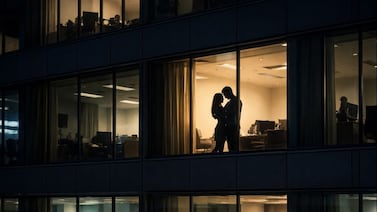 Hombre podría volverse millonario tras ser despedido luego de ser grabado en íntima situación en su oficina