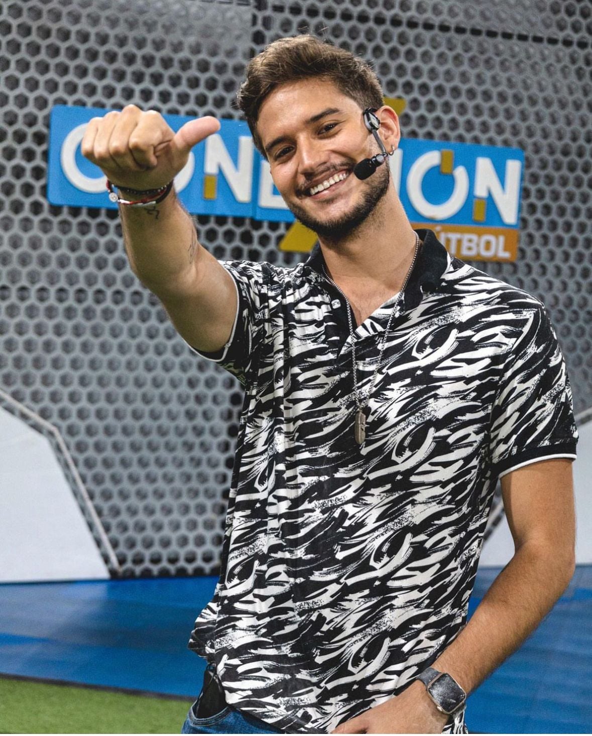 Alejandro Coto, presentador de Repretel
Club Gamers
canal 6