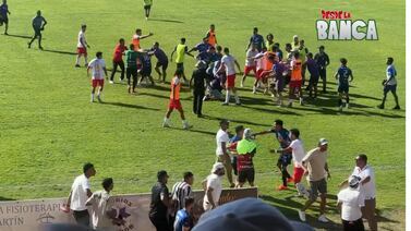 Vea las bochornosas imágenes del zafarrancho descomunal en la final de la segunda B de Linafa