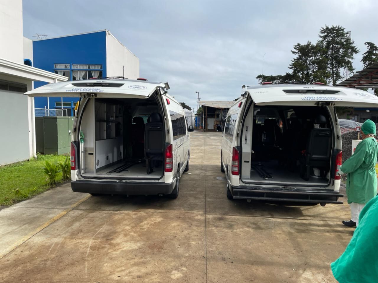 La Caja Costarricense de Seguro Social (CCSS), por segunda vez en esta semana, realiza un megatraslado por covid-19, en este caso 14 pacientes que se encontraban internados en el hospital San Carlos que está saturado por el virus, este 12 agosto 2021