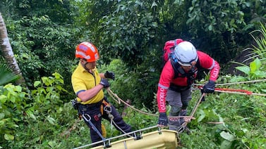 Emergencia en Desamparados tras caída de carro a río
