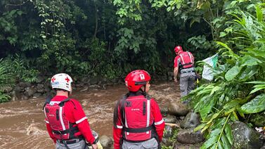 Motociclista fue arrastrado por río en Desamparados