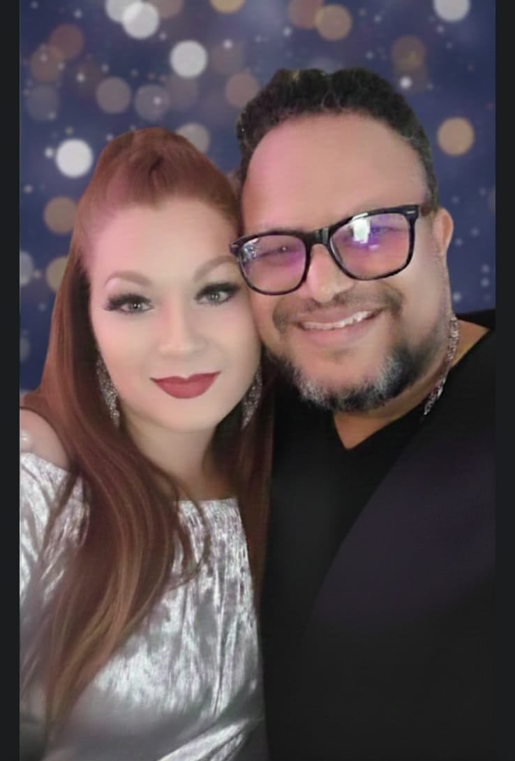 Músico Carlos Cruz y su esposa Ivonne Arley.