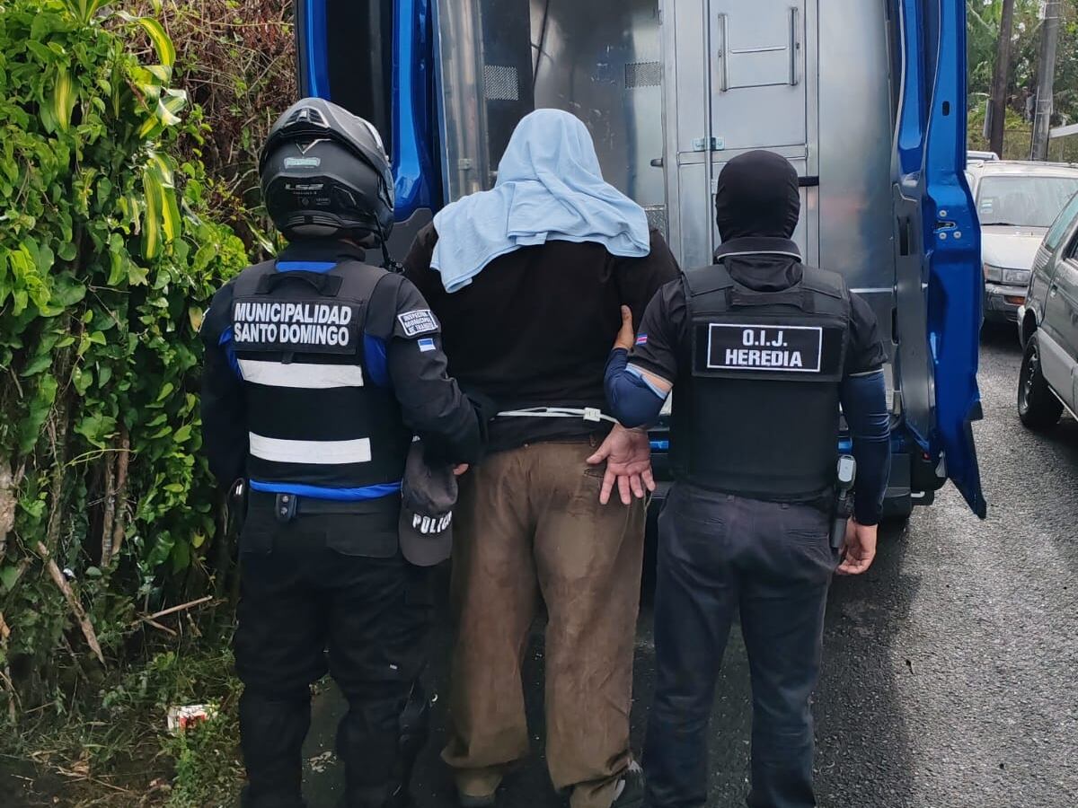 Detenidos sospechosos de tentativa de homicidio en San Miguel de Santo Domingo de Heredia.