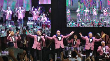 Mamitas celebran hasta el cansancio su día junto a la Única Internacional Sonora Santanera