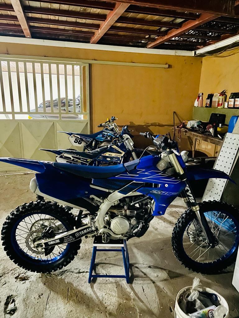 Operativo de la PCD, DEA y Fiscalía en  dos casas en barrios Limoncito y Los Cangrejos, de Limón logró el decomiso de cocaína, moto acuática, motos y camión. Foto: Fiscalía