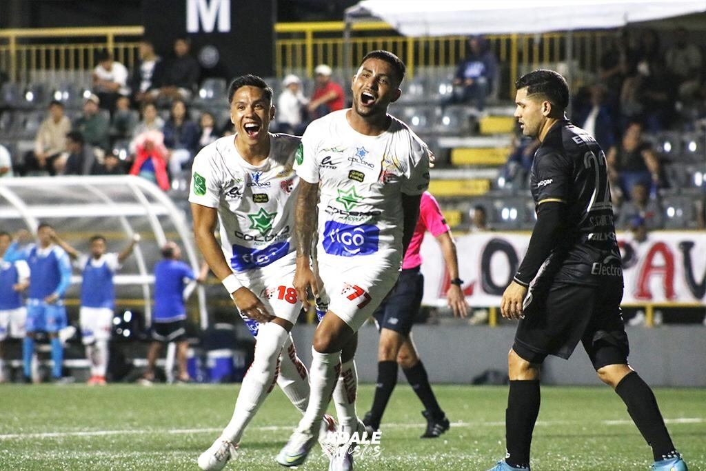 El delantero Frank Zamora regresó al país para escribir una nueva historia en su carrera como jugador. Prensa Santos.