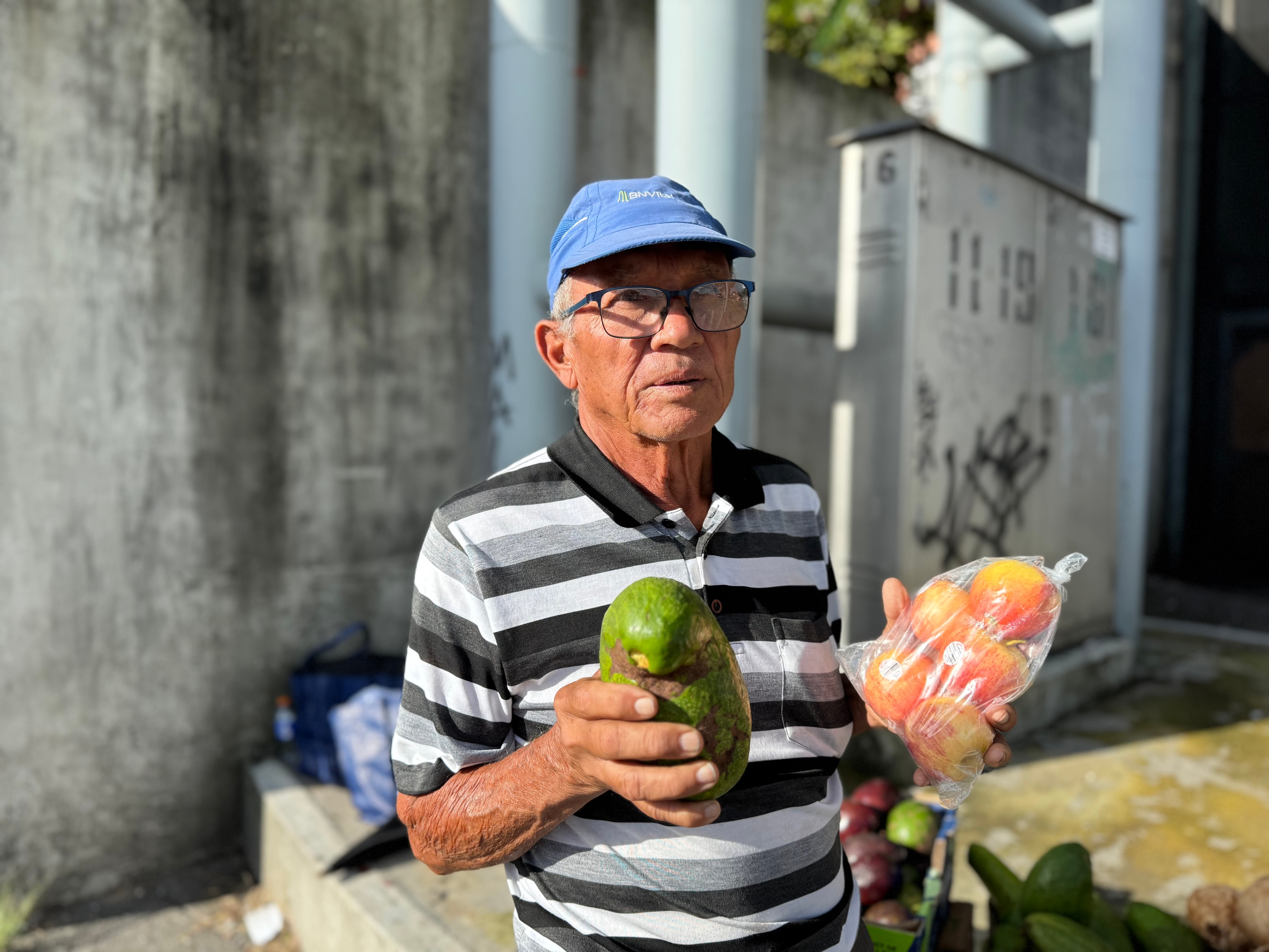 Don Jorge la sigue pulseando a los 76 años a pura fruta y corazón.