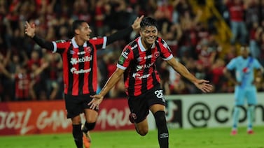 Joshua Navarro en un año pasó de ser figura a nivel internacional a pelear el descenso en Costa Rica