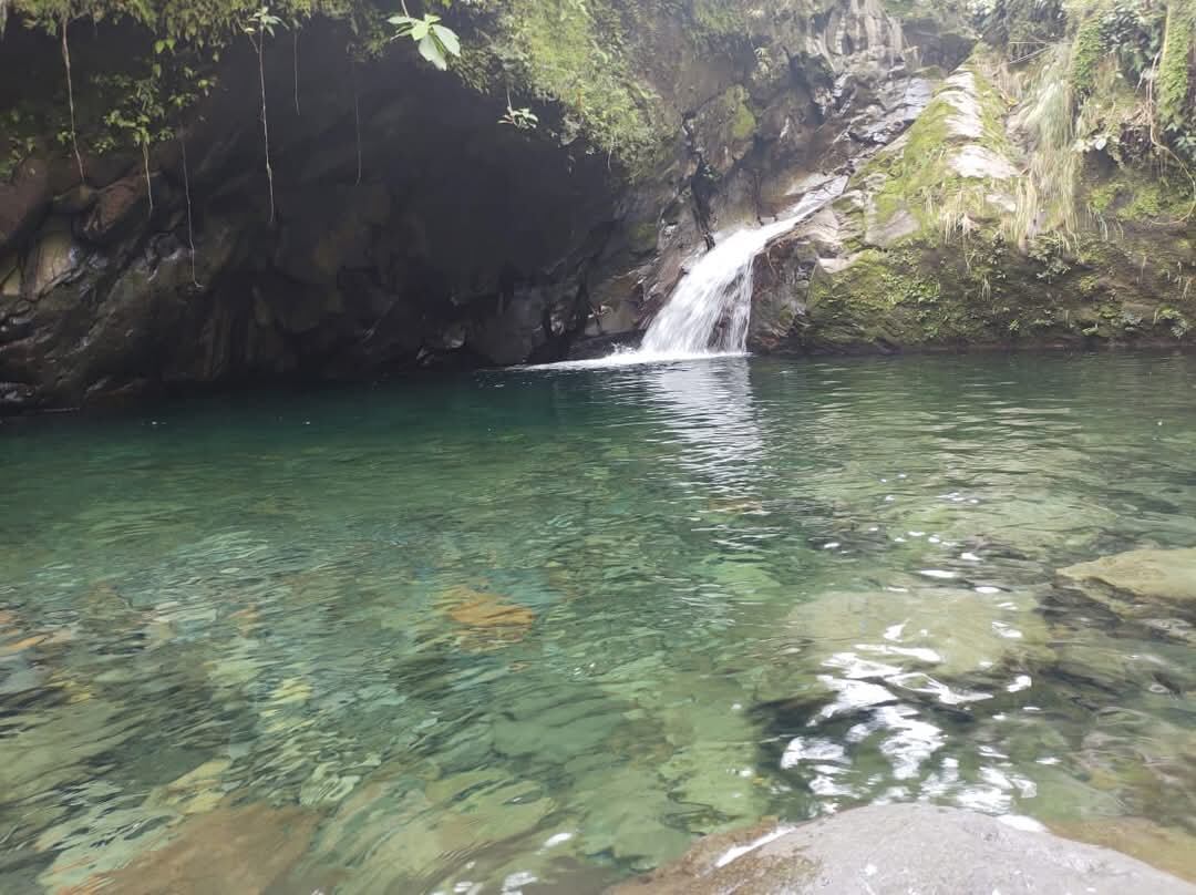 Refrésquese en unas mágicas pozas cerca de San José por solo dos rojitos.