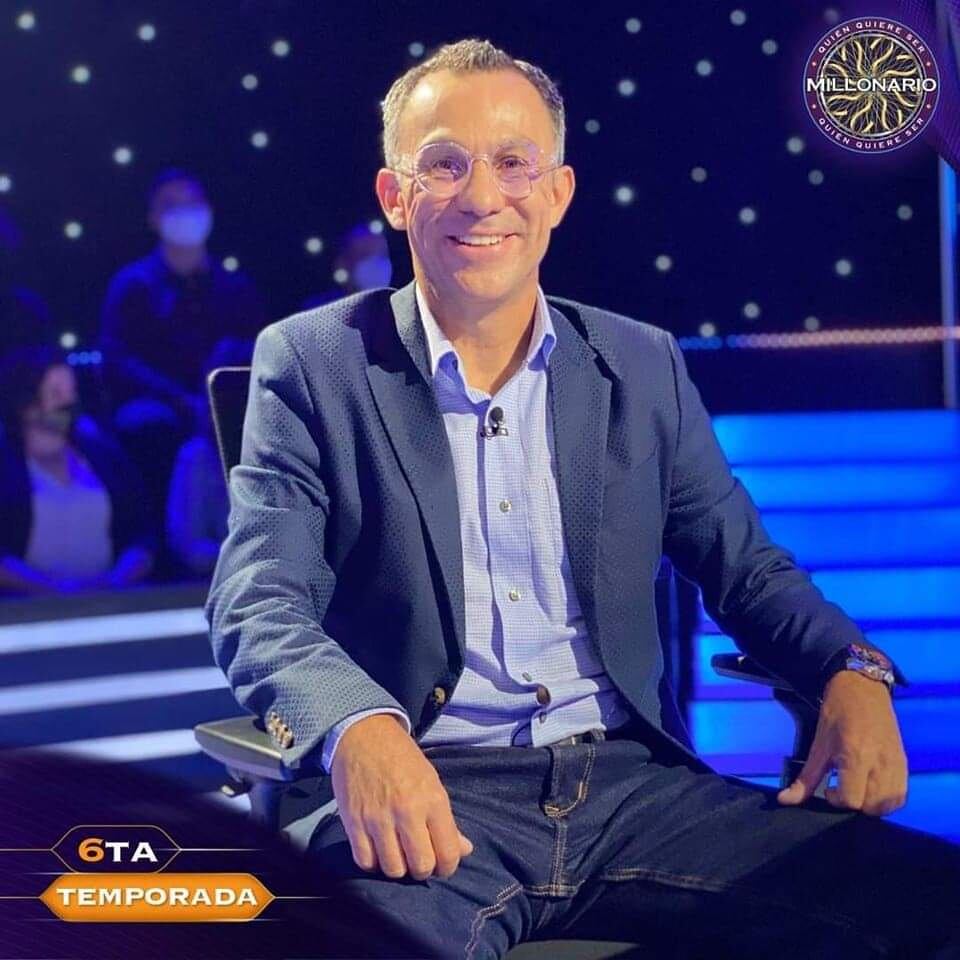 El sicólogo Paul Zamora Salgado es mejor conocido como el “Doctor Sonrisas” porque se ha enfocado en hacer reír al país desde hace más de 30 años al considerar que “la risa ayuda en lo sicológico, físico y social”