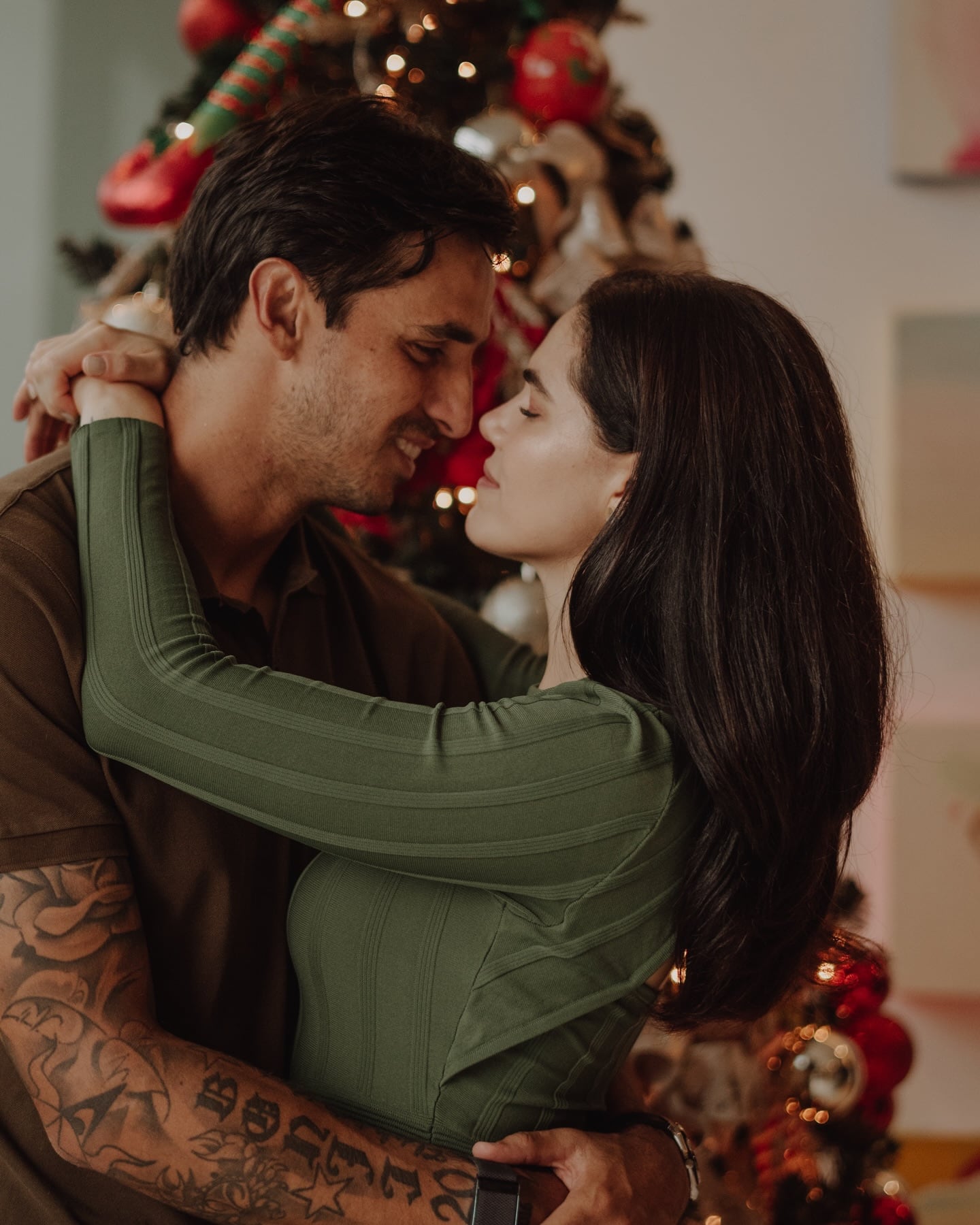 Bryan Ruiz y su familia. Instagram.