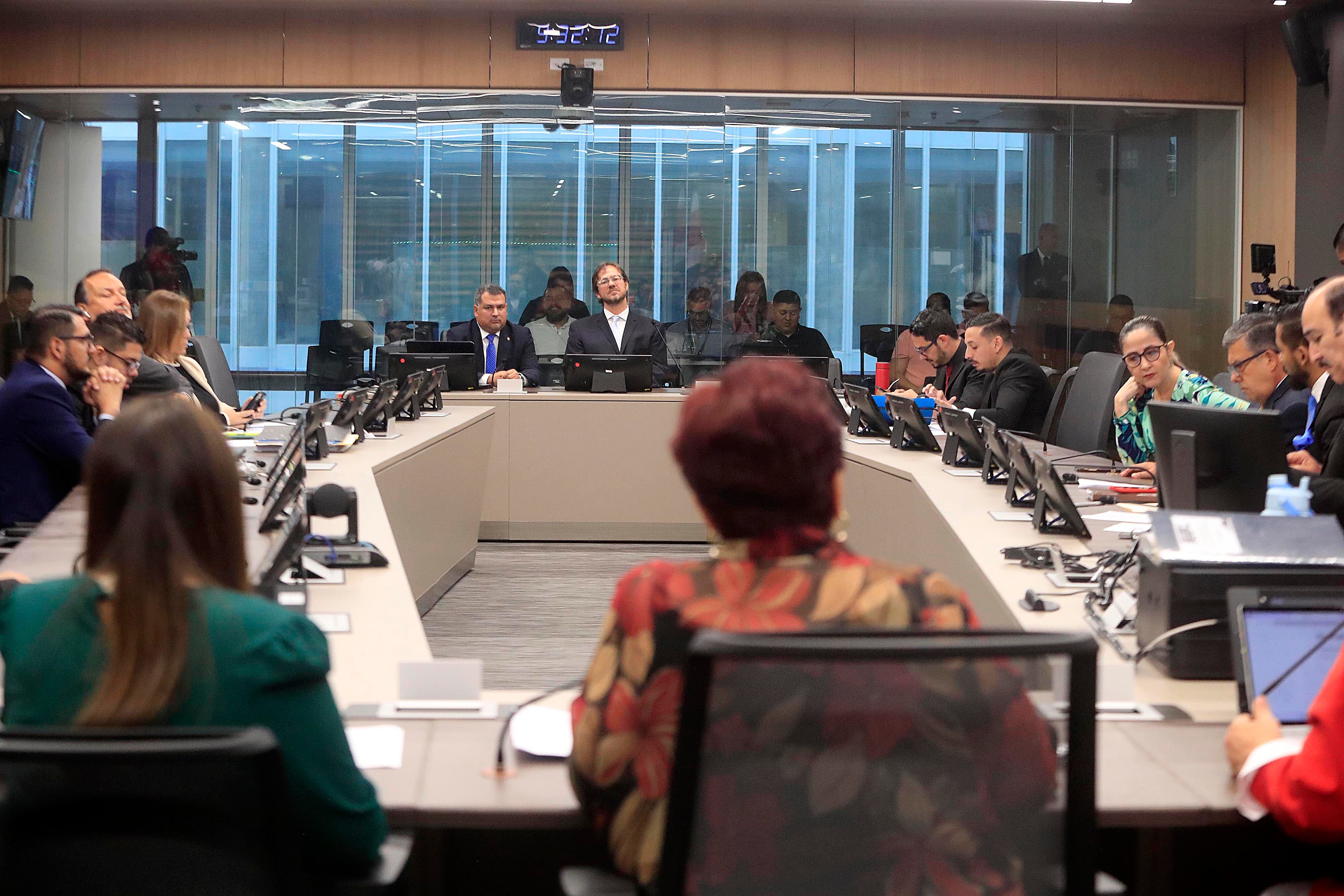 11/12/2023      Asamblea Legislativa. Federico Cruz, asesor del presidente Rodrigo Chaves, conocido como Choreco, comparece ante la Comisión de Financiamiento de Partidos Políticos.
Federico Cruz; Asesor del presidente Rodrigo Chaves; Choreco; Comisión de Financiamiento de Partidos Políticos
Federico Cruz, Choreco, comparece