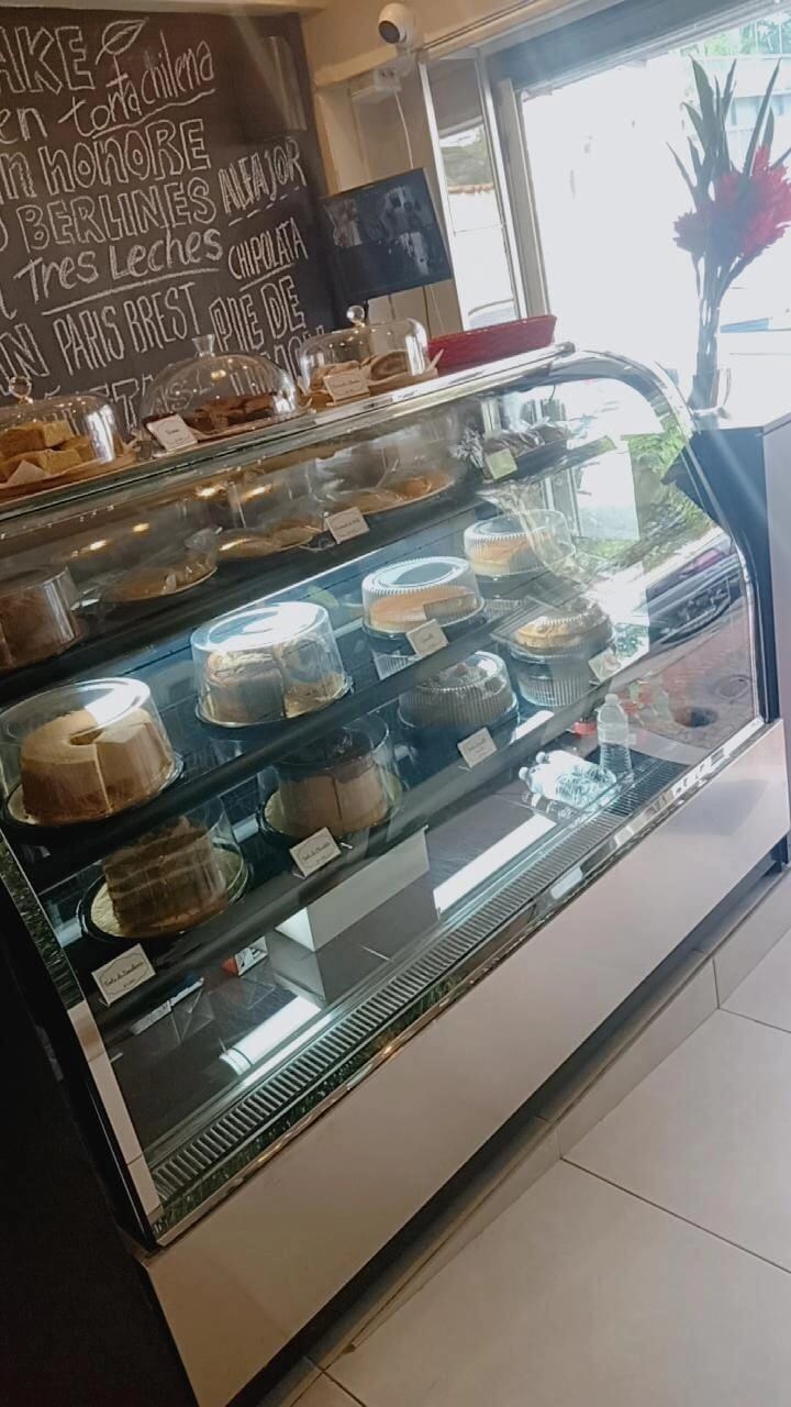 Venezolana llegó a Costa Rica con un bolso y ahora tiene un negocio