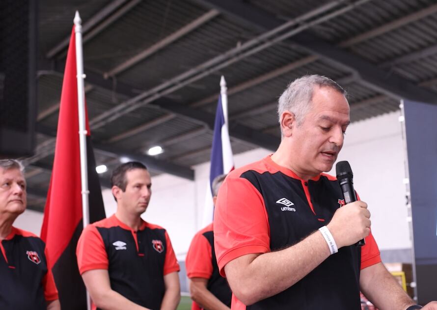 Joseph Joseph brindó un informe mientras se efectuaba la votación en la que fue reelecto como presidente de Liga Deportiva Alajuelense.