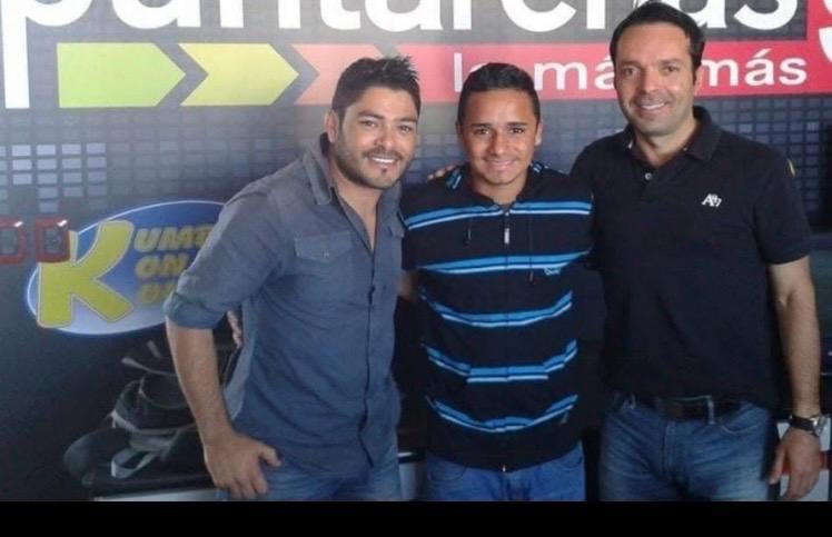 José Kawas, humorista de radio Omega ya fallecido, y su amigo Johnny Barrantes, conocido como “El Parce”.