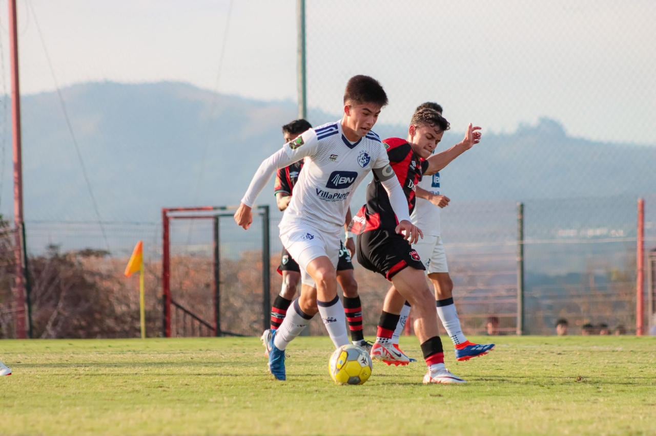 Juan Pablo Naranjo Meza juega en el Alto Rendimiento del Club Sport Cartaginés-